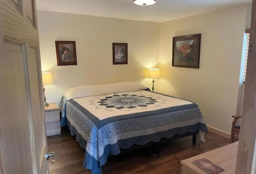 キングサイズベッドのデラックススイート, Creekside Downtown Vacation Suites, Only Adults 25 Or Older