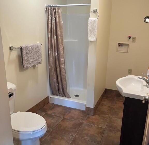 جناح ديلوكس سرير كينج, Creekside Downtown Vacation Suites, Only Adults 25 Or Older