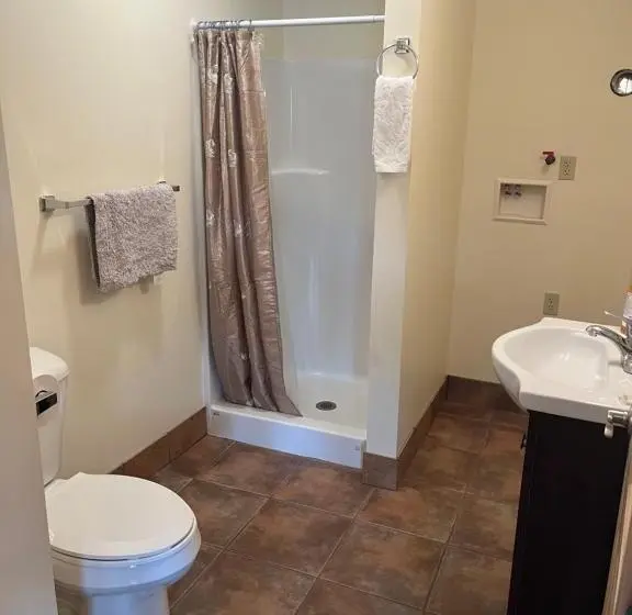 キングサイズベッドのデラックススイート, Creekside Downtown Vacation Suites, Only Adults 25 Or Older