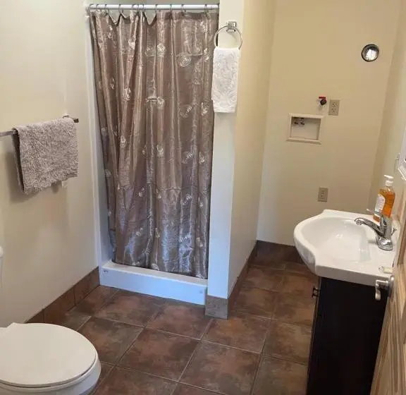 キングサイズベッドのデラックススイート, Creekside Downtown Vacation Suites, Only Adults 25 Or Older