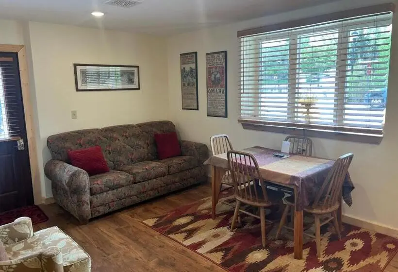 キングサイズベッドのデラックススイート, Creekside Downtown Vacation Suites, Only Adults 25 Or Older