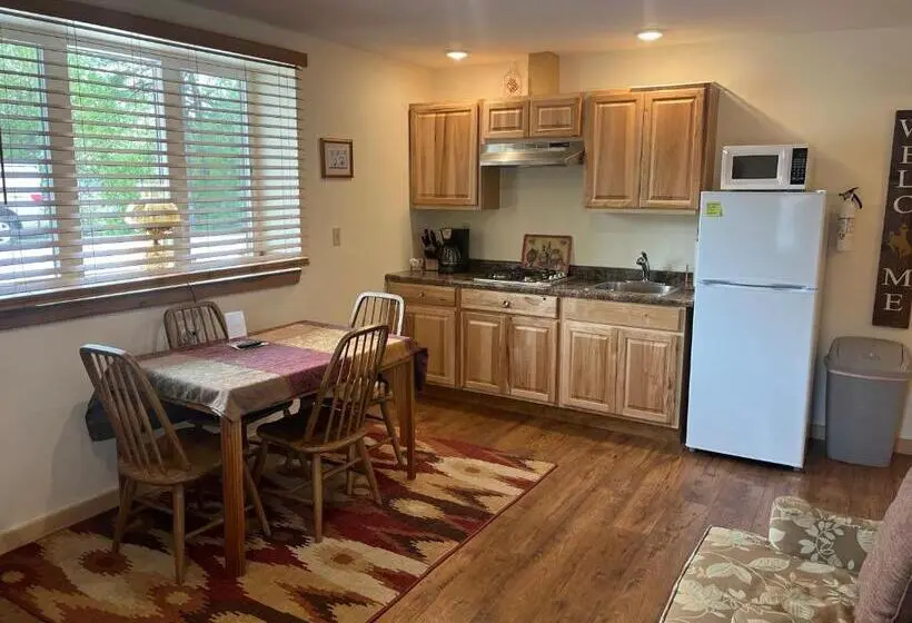 キングサイズベッドのデラックススイート, Creekside Downtown Vacation Suites, Only Adults 25 Or Older