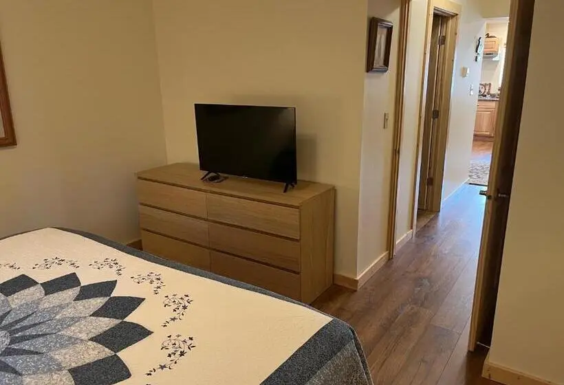 キングサイズベッドのデラックススイート, Creekside Downtown Vacation Suites, Only Adults 25 Or Older