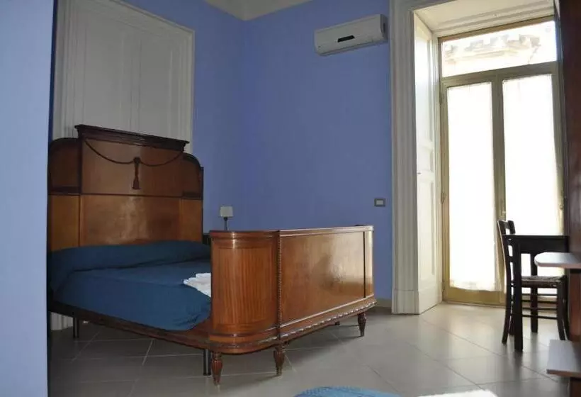 اتاق لوکس با تخت بزرگ, B&b Teatro Bellini