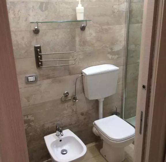 اتاق لوکس سه تخته, B&b Trio D Archi La Pilozza Infiorata