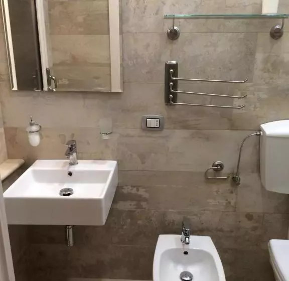 اتاق لوکس سه تخته, B&b Trio D Archi La Pilozza Infiorata