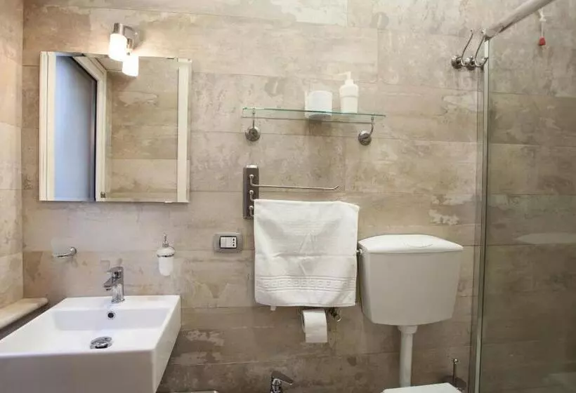 اتاق لوکس سه تخته, B&b Trio D Archi La Pilozza Infiorata