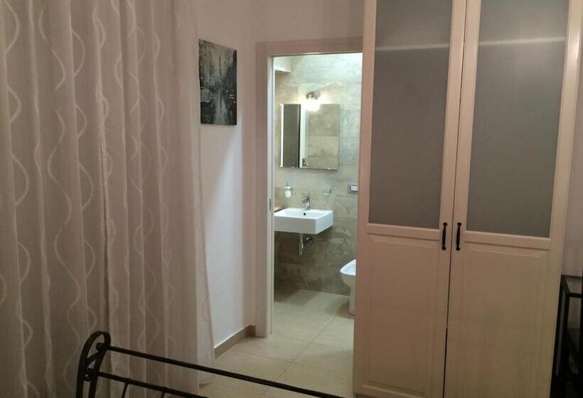 اتاق لوکس سه تخته, B&b Trio D Archi  La Pilozza Infiorata