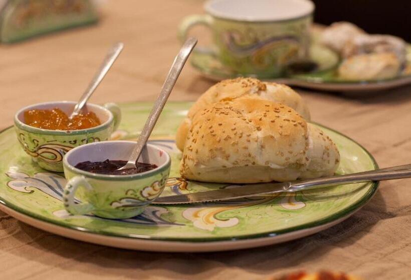 سوئیت با بالکن, B&b Trio D Archi  La Pilozza Infiorata