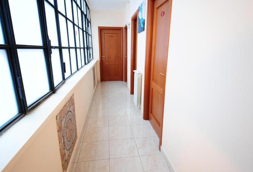 اتاق استاندارد چهارنفره با سرویس بهداشتی مشترک, Mosaic