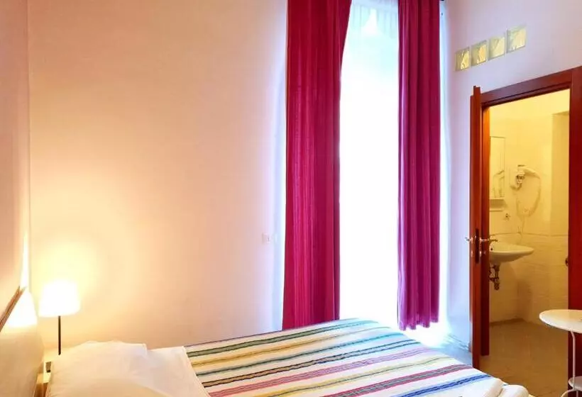 اتاق استاندارد یک نفره, Hostel Mancini Naples