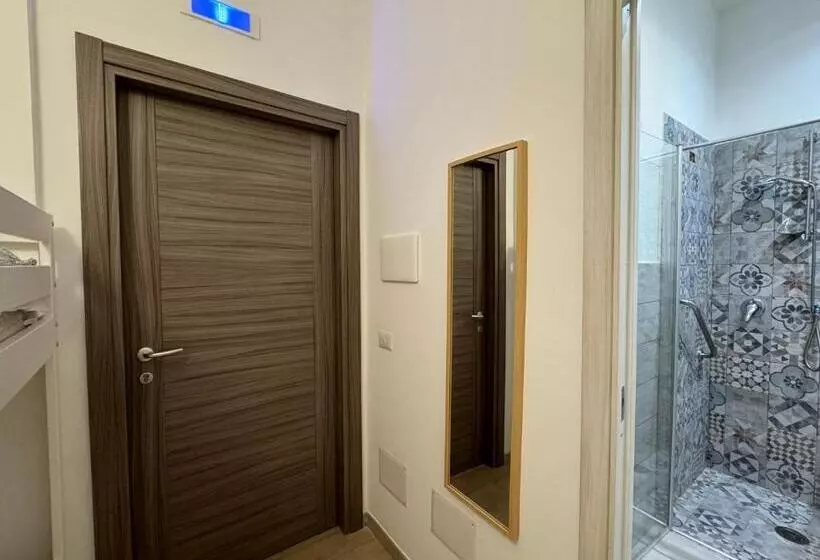 اتاق استاندارد سه نفره, Hostel Mancini Naples