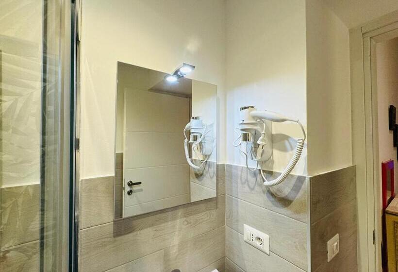 اتاق استاندارد با سرویس بهداشتی مشترک, Hostel Mancini Naples