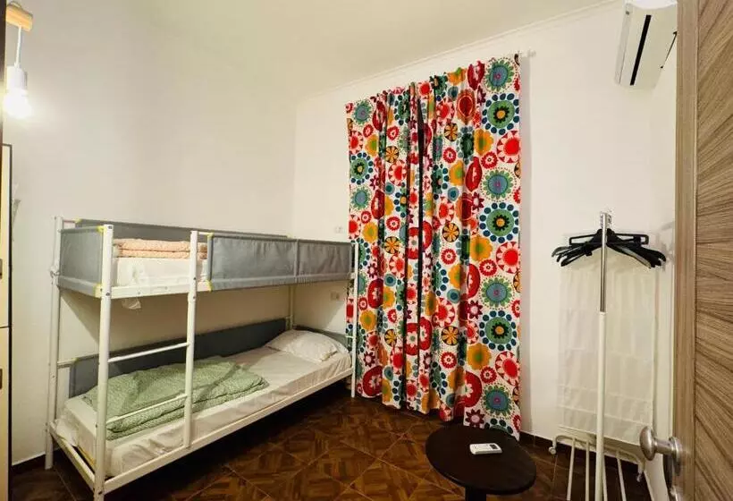 اتاق استاندارد با سرویس بهداشتی مشترک, Hostel Mancini Naples