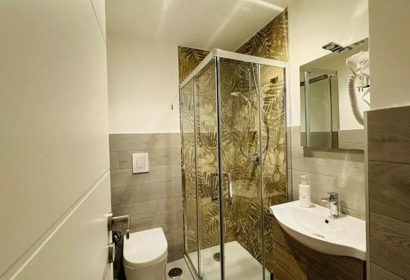 اتاق استاندارد با سرویس بهداشتی مشترک, Hostel Mancini Naples
