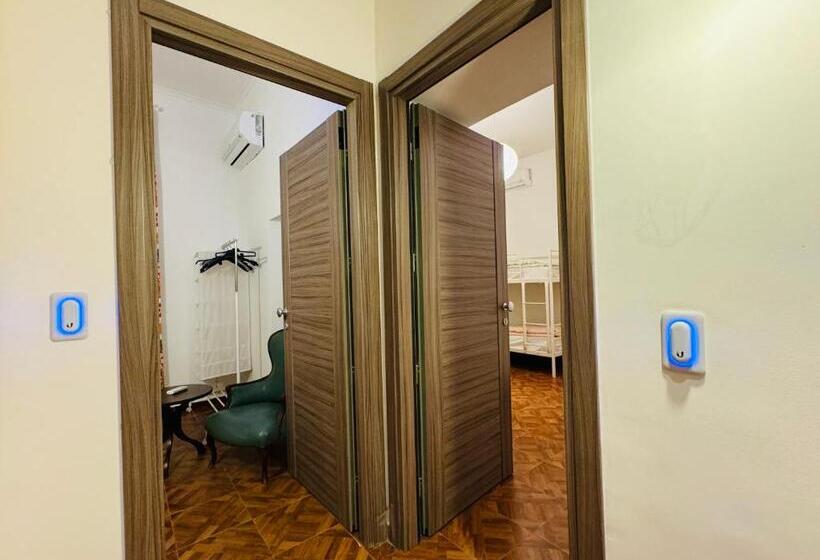 اتاق استاندارد با سرویس بهداشتی مشترک, Hostel Mancini Naples