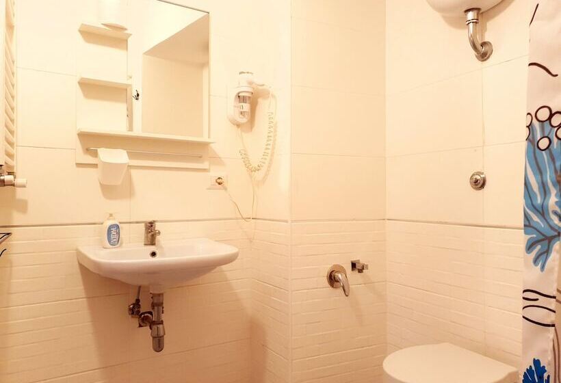 اتاق استاندارد سه نفره, Hostel Mancini Naples