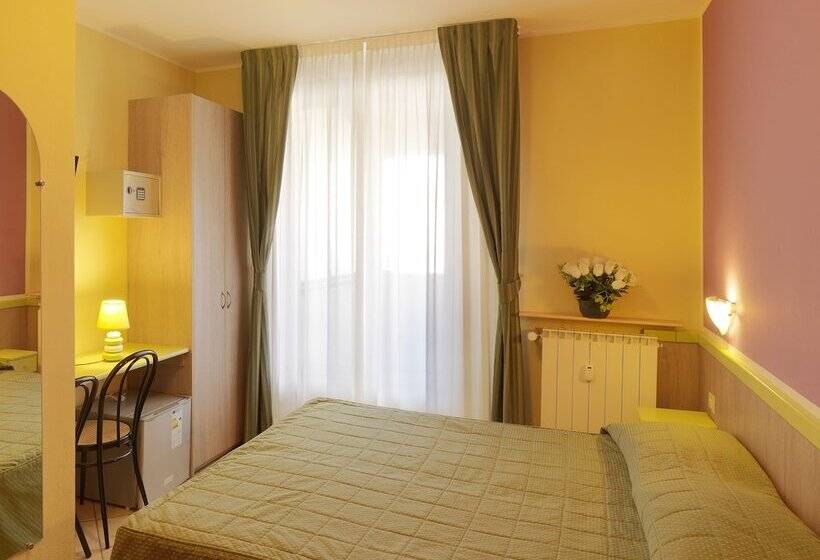 标准单人间, Arco Romana