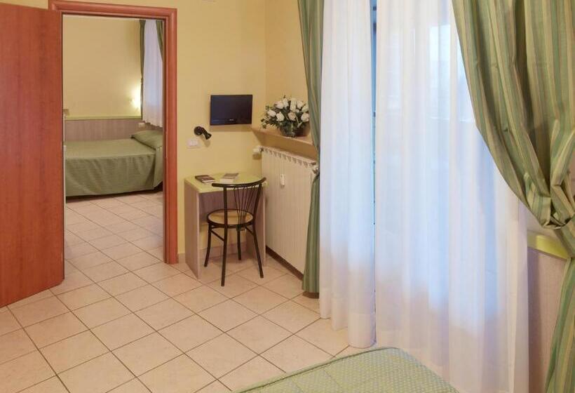 四人标准间, Arco Romana