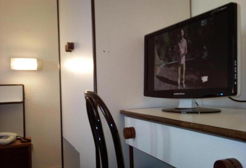 Номер Стандарт Трехместный, Bristol