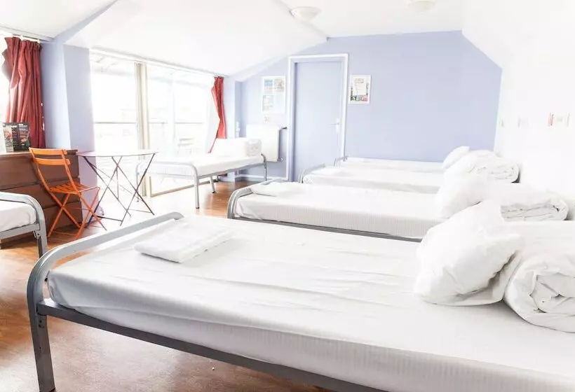 Lit en Chambre Commune, St Christopher S Inn Paris Canal