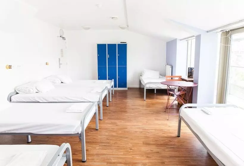 Lit en Chambre Commune, St Christopher S Inn Paris Canal