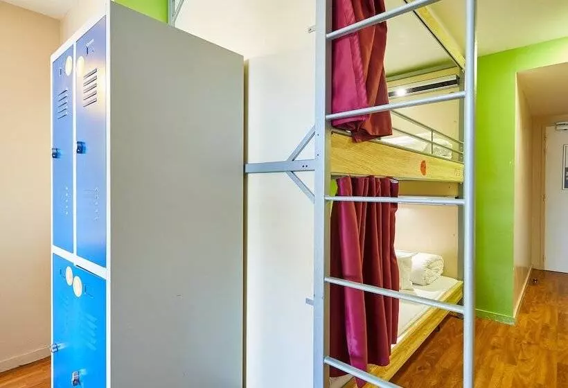 Chambre Quadruple Standard Salle de Bains Commune, St Christopher S Inn Paris Canal
