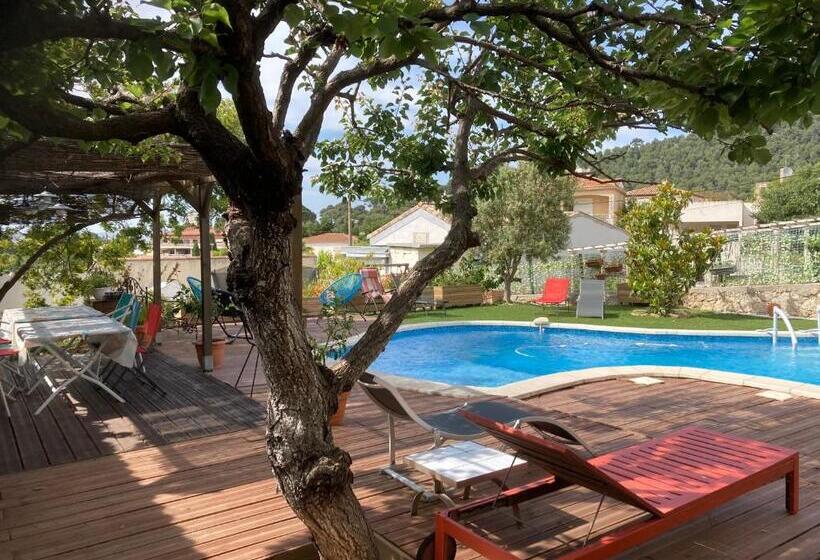 استودیو خانوادگی, La Calanq Aise