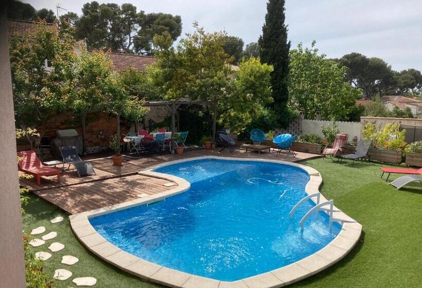 استودیو خانوادگی, La Calanq Aise