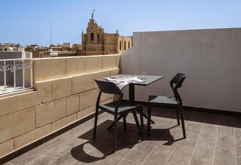 اتاق استاندارد با تراس, The Segond