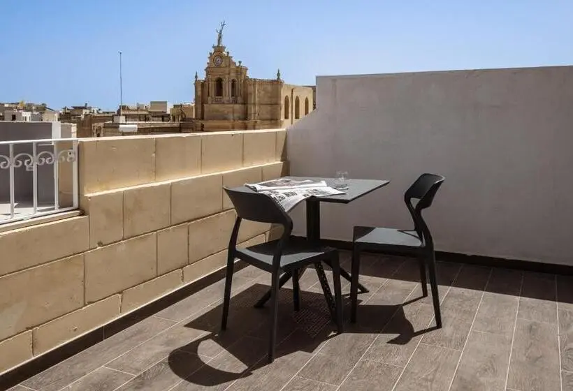 اتاق استاندارد با تراس, The Segond