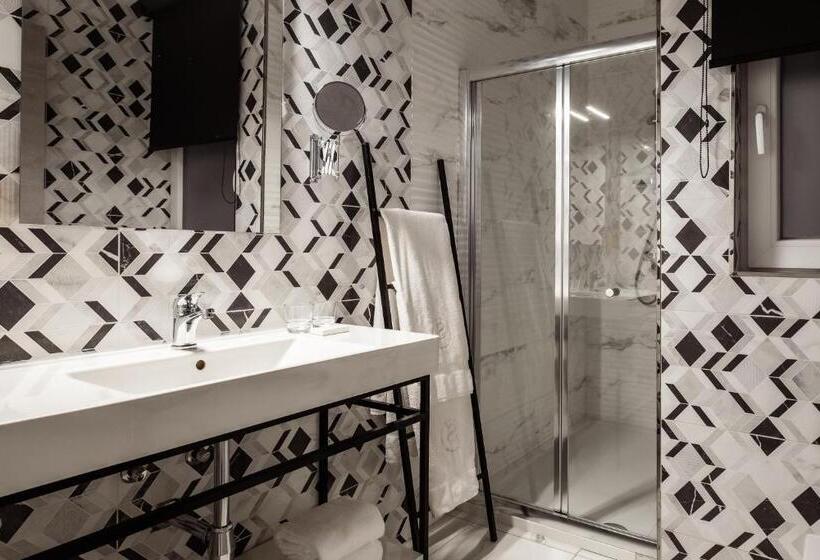 سوییت با استخر, The Segond