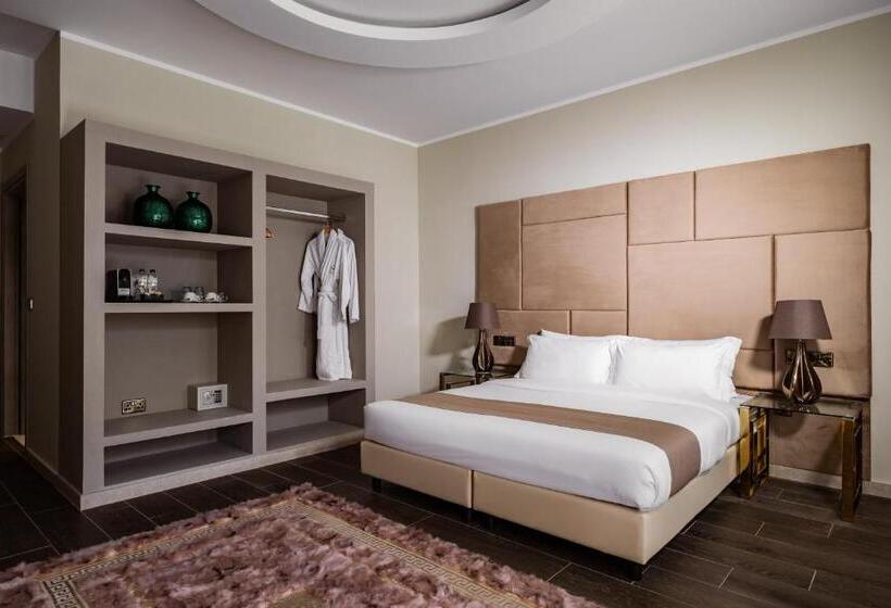 سوییت با استخر, The Segond