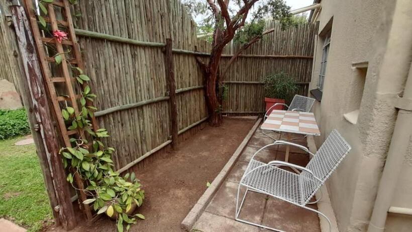 חדר משפחתי, Migdal Oz Aka Rufpatch