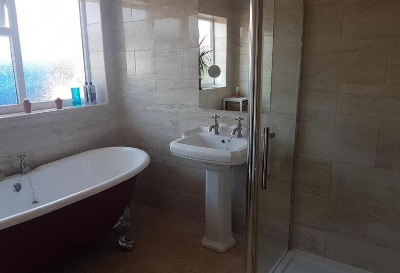 غرفة ديلوكس سرير كينج, Thorncroft B&b   Adults Only