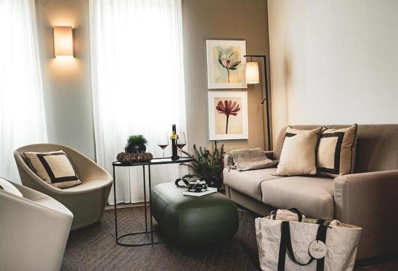 سوییت جونیور با بالکن, Natiia Relais Adults Only