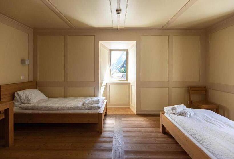 חדר משפחתי, Restaurant Stockalperturm