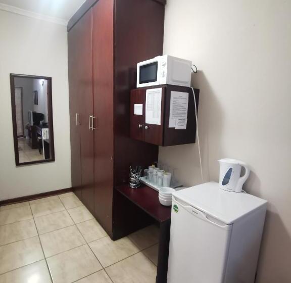 Quarto Familiar, Dawati La Jua