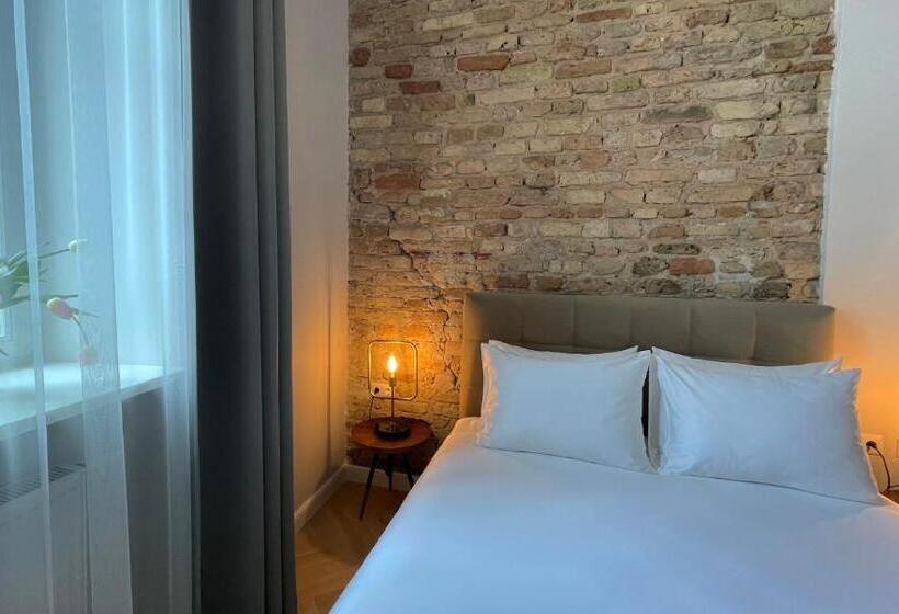 اتاق استاندارد, St Casimir Apartments