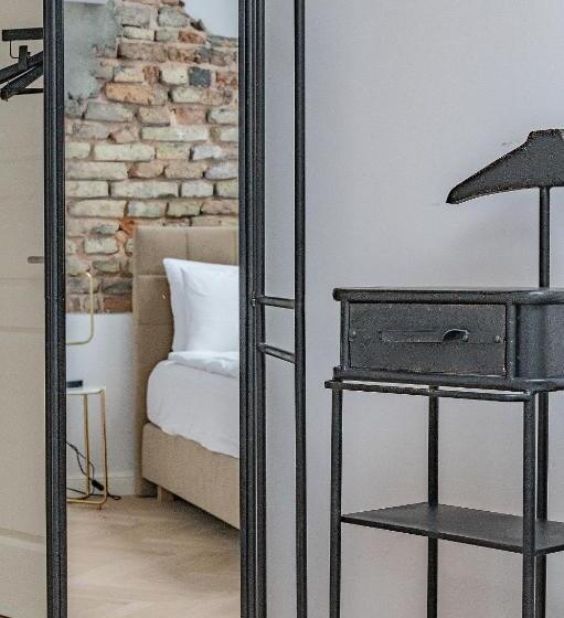 اتاق لوکس با تخت بزرگ, St Casimir Apartments