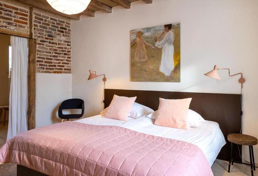 חדר דלוקס, Het Verblijf