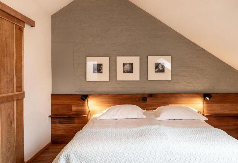 חדר דלוקס, Het Verblijf