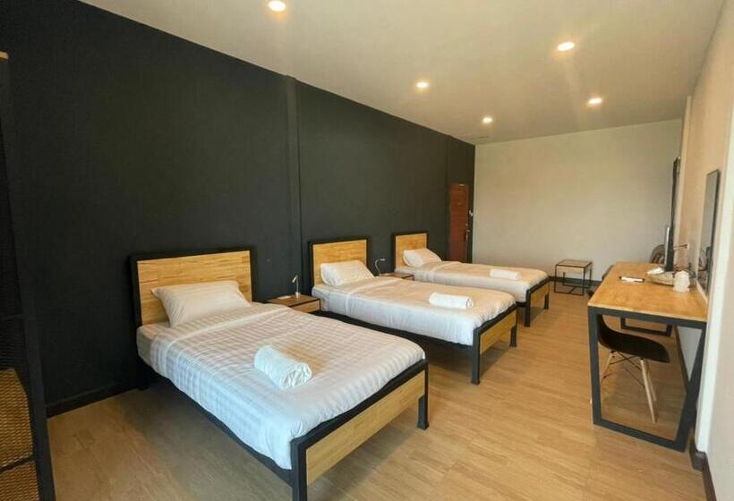 디럭스 트리플 룸, Sinai