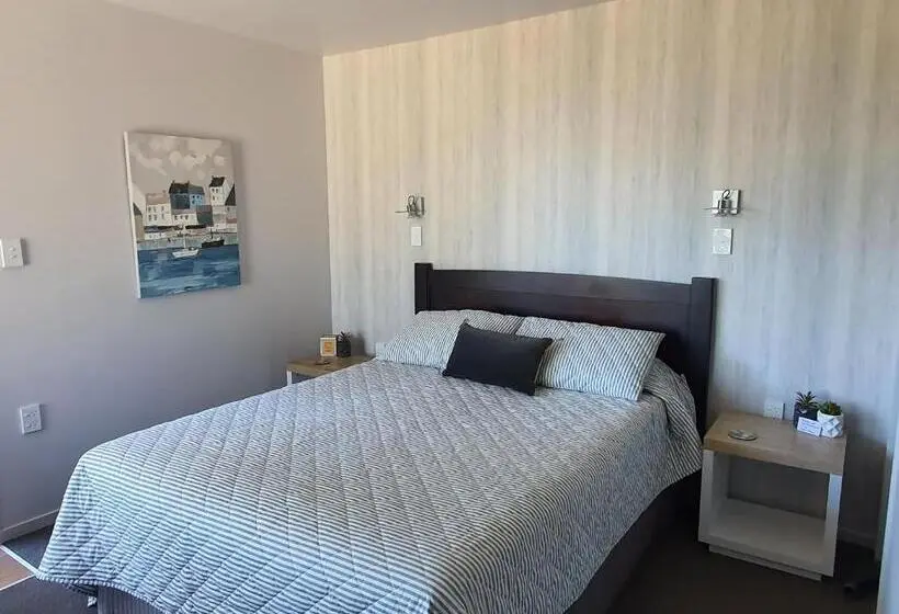 Estudi Deluxe, Moanaviews