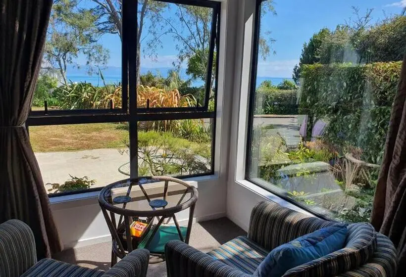 Estudi Deluxe, Moanaviews