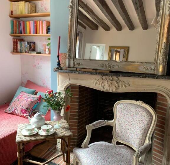 غرفة قياسية ثلاثية, Maison Léontine