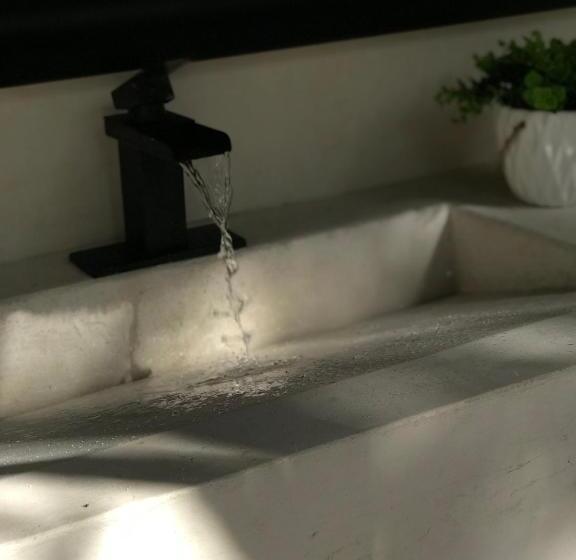 Номер Deluxe, Bayou