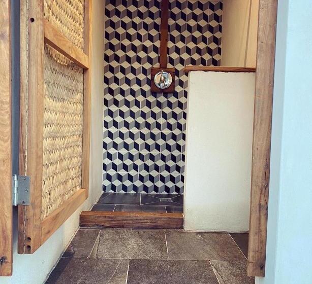 Standard Tent, Bayou