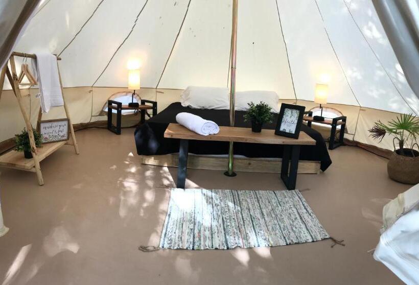 Standard Tent, Bayou