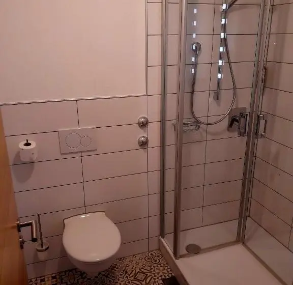 Huoneisto 1 Makuuhuone Puutarhanäkymä, Kelterhotel Fröscher